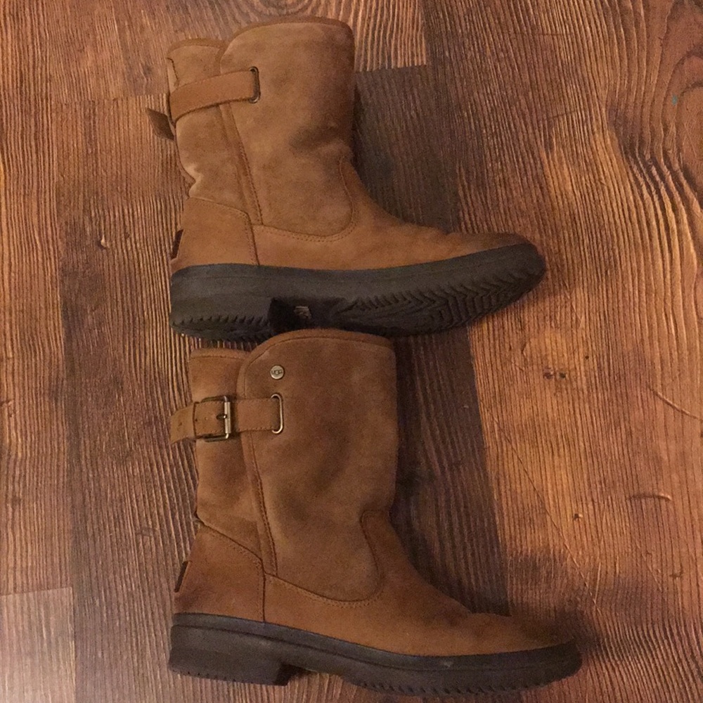 Snuggly size 7 Ugg boots
